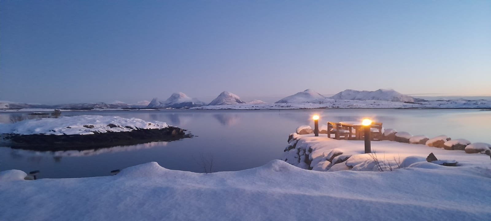 Kaltes Polarlicht ueber Smoela